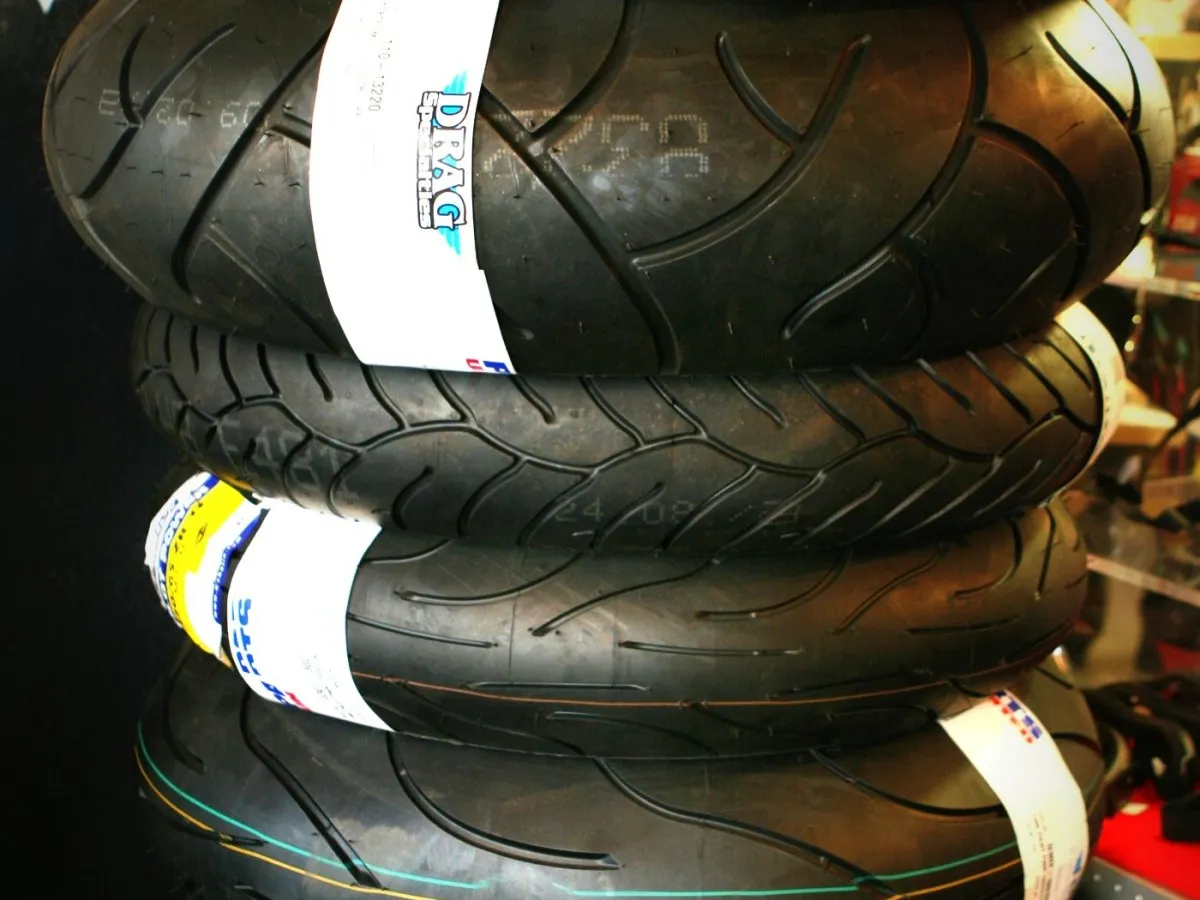Pneu 90/90-12 sem câmara — caixa com 8