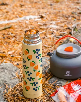 Garrafa térmica camping 1,2 L com copo — caixa com 6