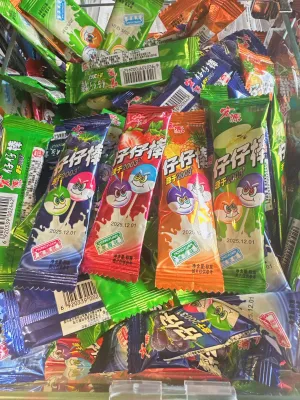 Pirulito com sabor de fruta com leite