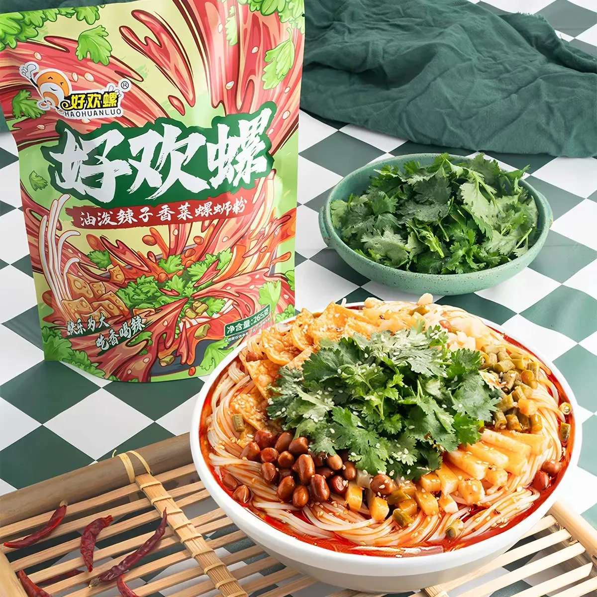 Macarrão de arroz com molho picante