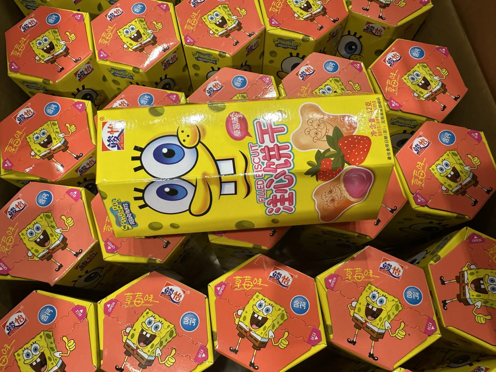 Biscoito recheado Bob Esponja sabor morango