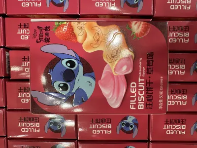 Biscoito recheado com sabor de morango
