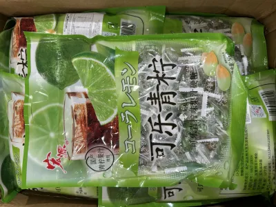Bala sabor cola com limão
