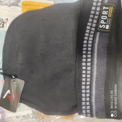 Gorro de malha preto esportivo e elegante, confortável e aquecido, ideal para atividades ao ar livre