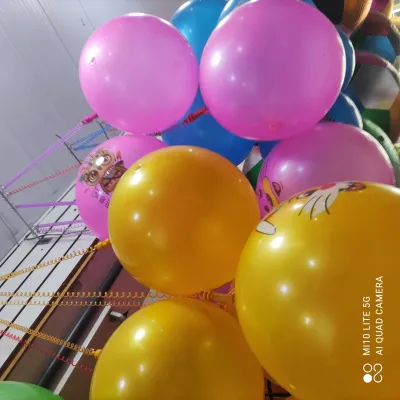 Bolas ioiô colorido,com molha, ideal para decoração de festas, incluindo amarelo, rosa, azul e outras cores.