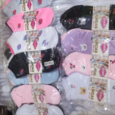 Meias curtas com estampas de cartoon, unissex, várias cores, ideais para uso diário