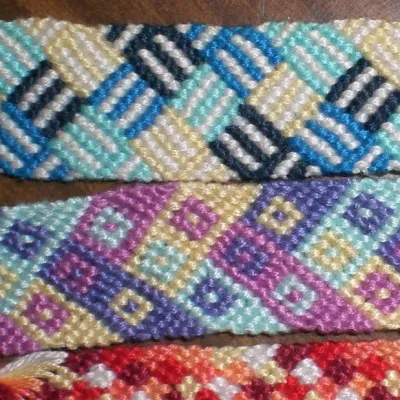 Pulseira macramê tons pastel