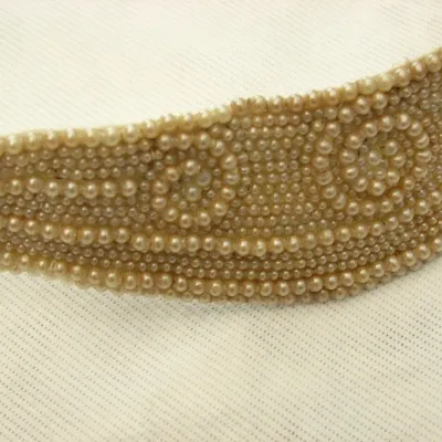 Tiara bordada de pérolas