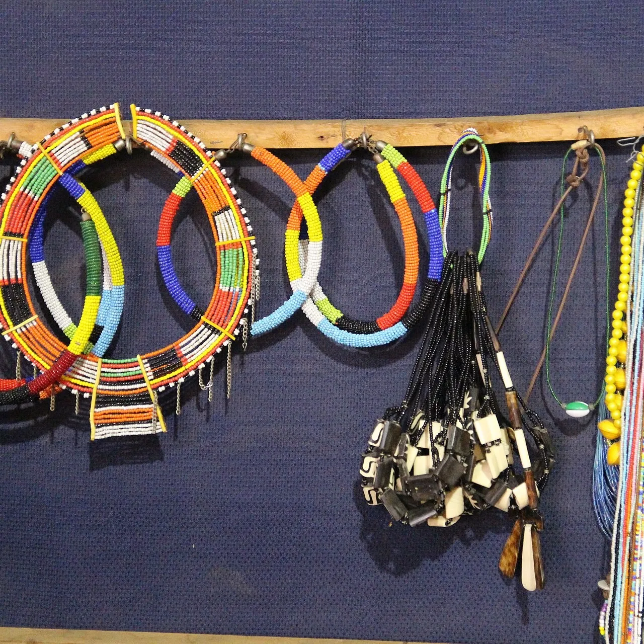 Colar de miçangas colorido