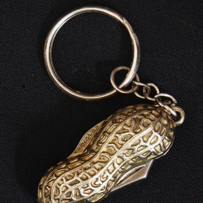 Chaveiro amendoim dourado