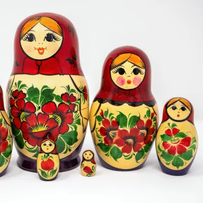 Bonecas russas de madeira pintadas à mão (5 peças)