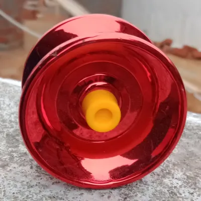 Ioiô de plástico com cordão