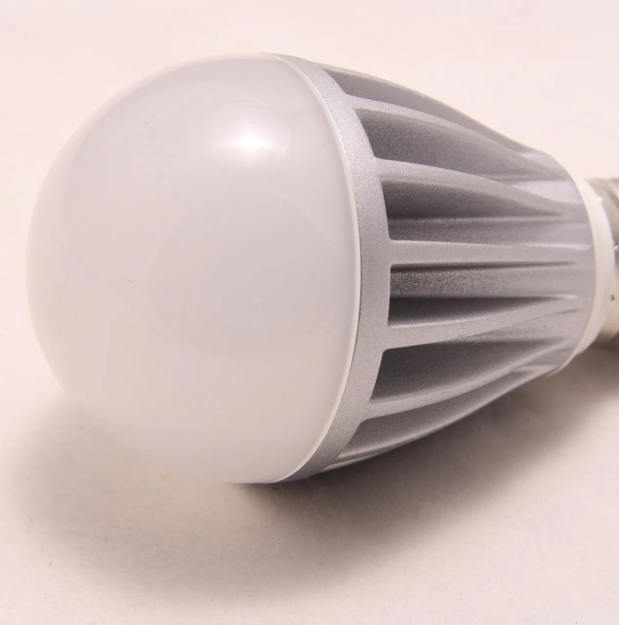 Lâmpada LED bulbo 9 W E27 (caixa 10)