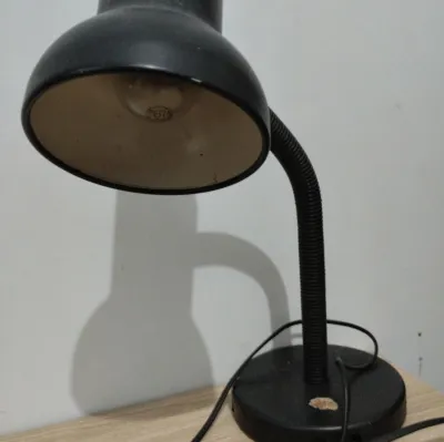 Luminária de mesa com haste flexível