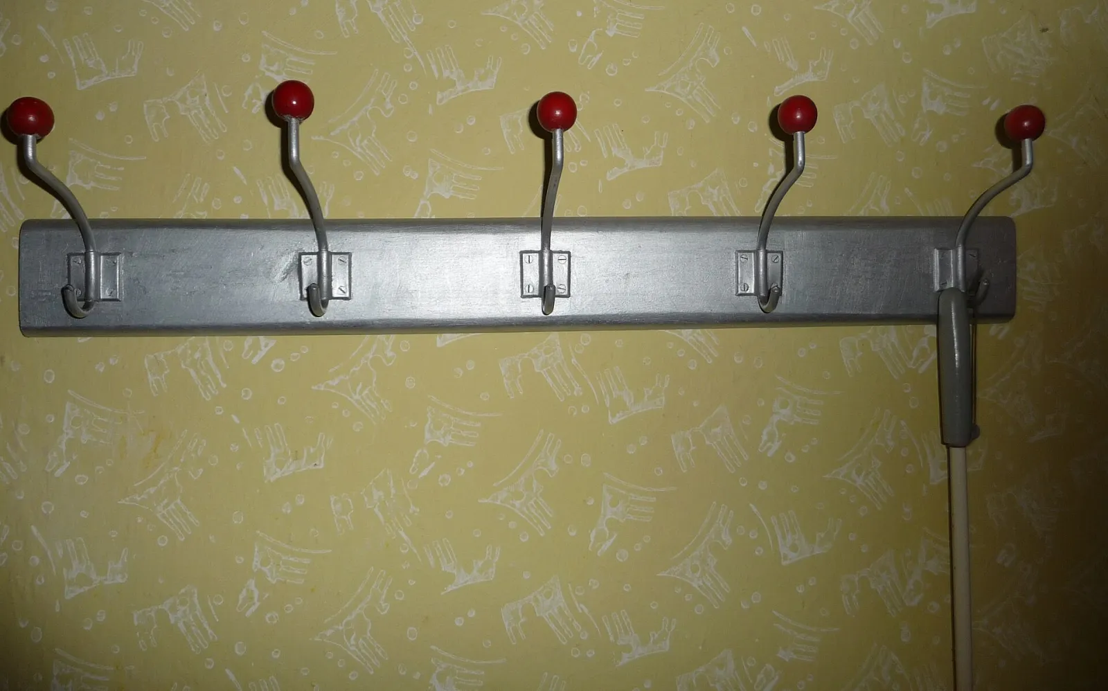 Perchero de pared con 5 ganchos