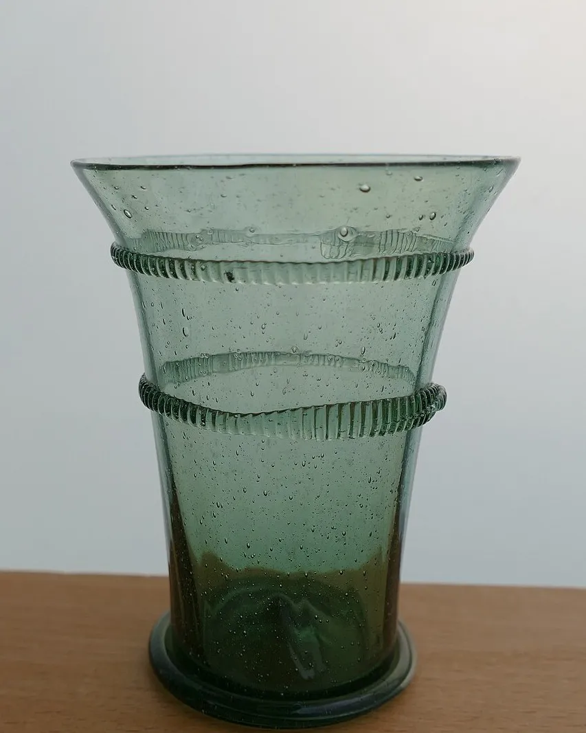 Copo de vidro verde reciclado 300 ml
