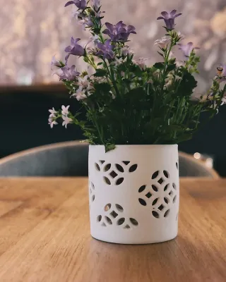 Cachepô de cerâmica vazado branco 12 cm