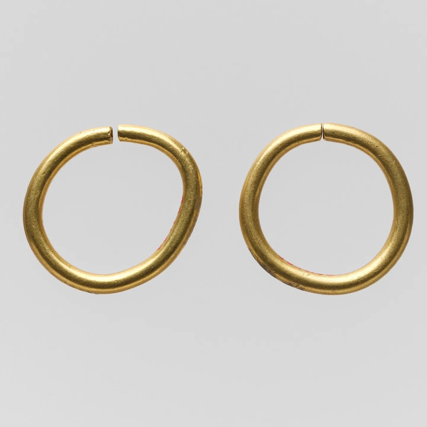 Argola lisa folheada a ouro 18k