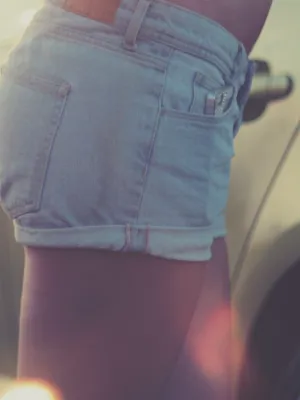 Short jeans cintura alta barra dobrada