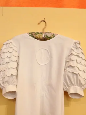 Blusa branca manga bufante com babados