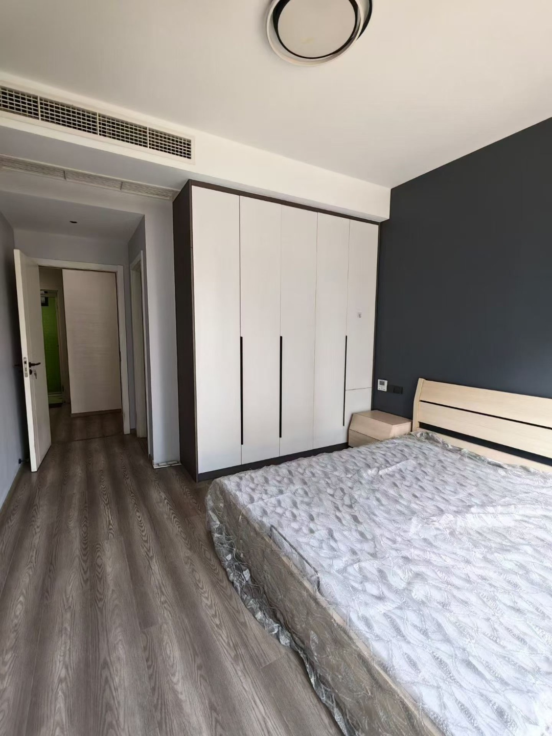 出门就是处州公园万地世贸花园，120平方加车位