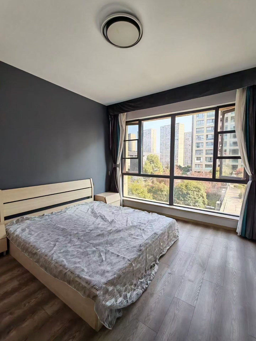 出门就是处州公园万地世贸花园，120平方加车位