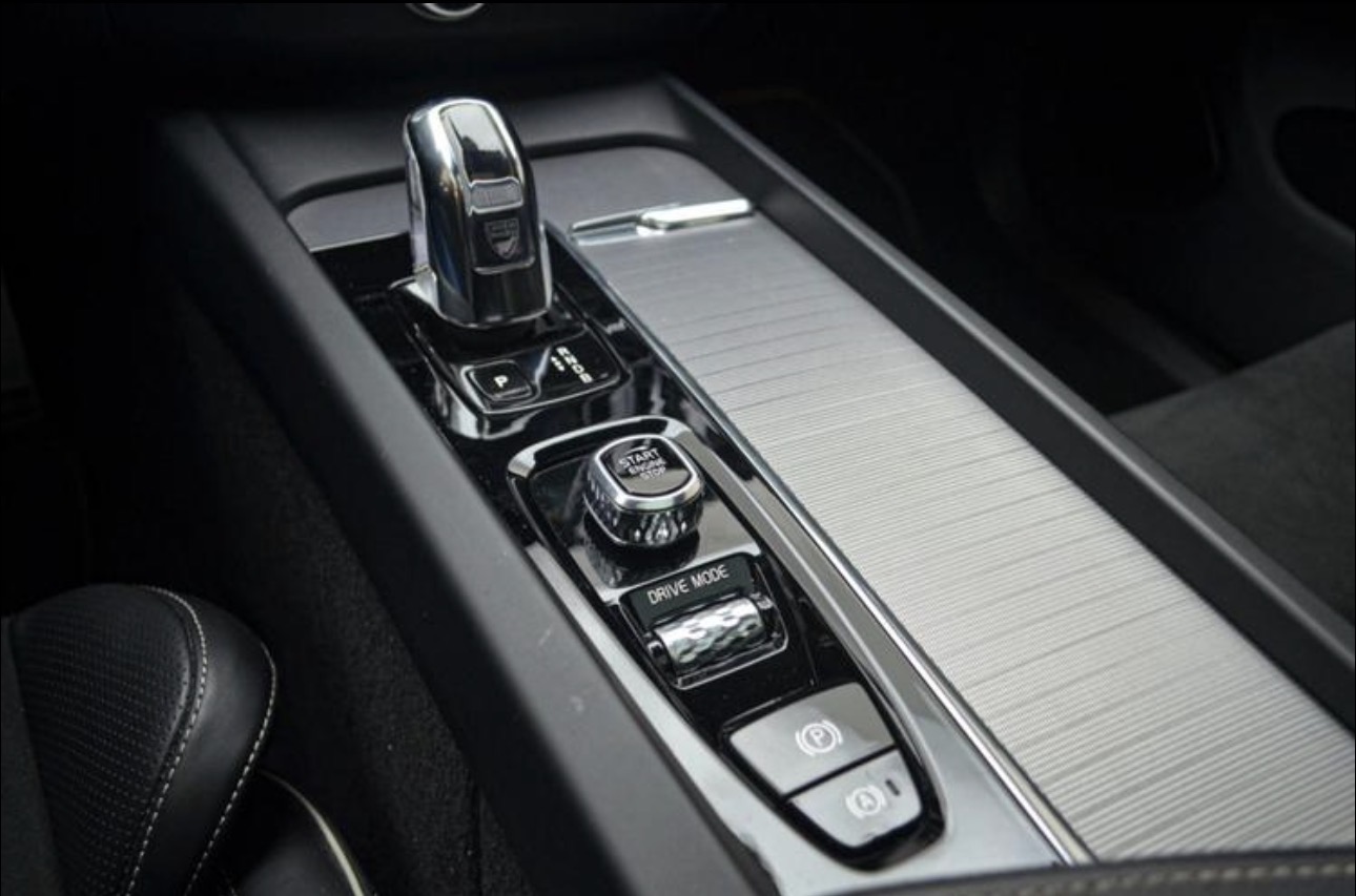 Volvo xc60 2.0 T8 R-DESIGN AWD GEARTRONIC