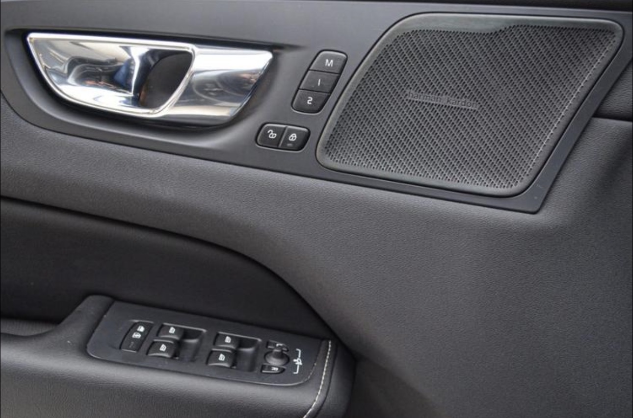 Volvo xc60 2.0 T8 R-DESIGN AWD GEARTRONIC