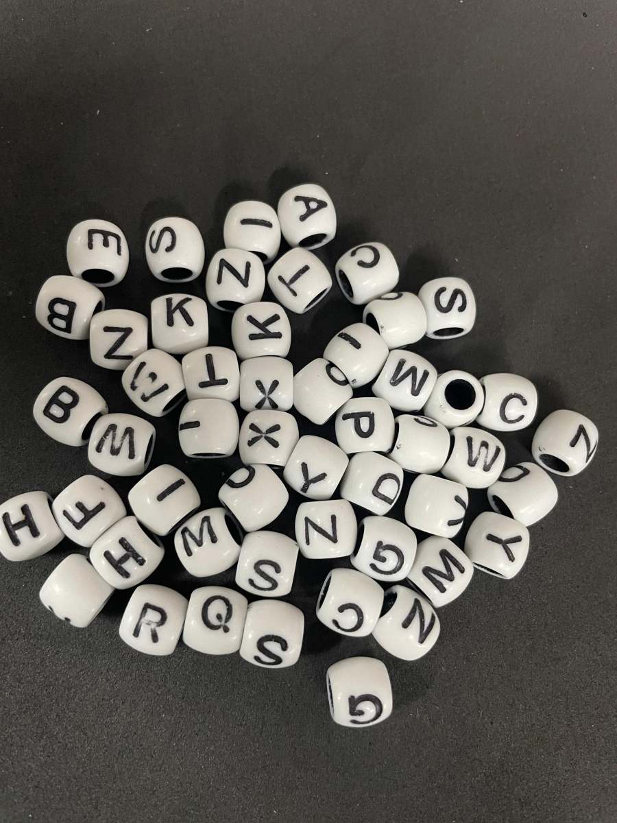 49克宽孔字母串珠