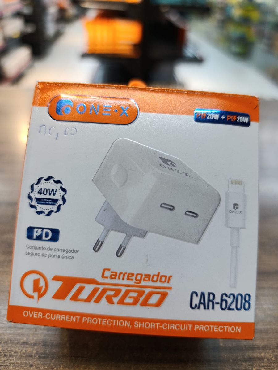 ONE-X Turbo快充充电器，40W双USB接口，短路保护，型号CAR-6208