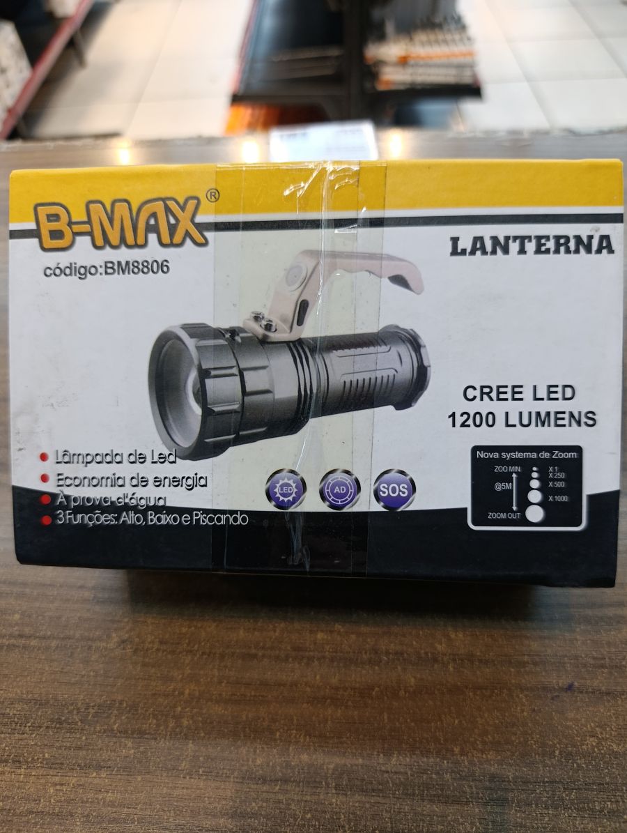 Bm8806 B-MAX 1200流明LED手电筒，CREE灯珠，三种亮度，节能设计