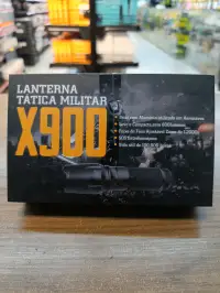 X900战术手电筒，铝合金材质，800流明，1200倍变焦，SOS功能，使用寿命100,000小时