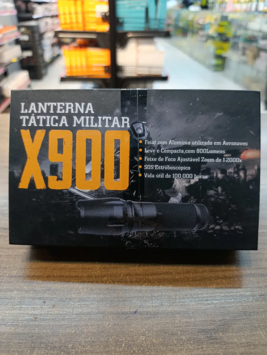 X900战术手电筒，铝合金材质，800流明，1200倍变焦，SOS功能，使用寿命100,000小时
