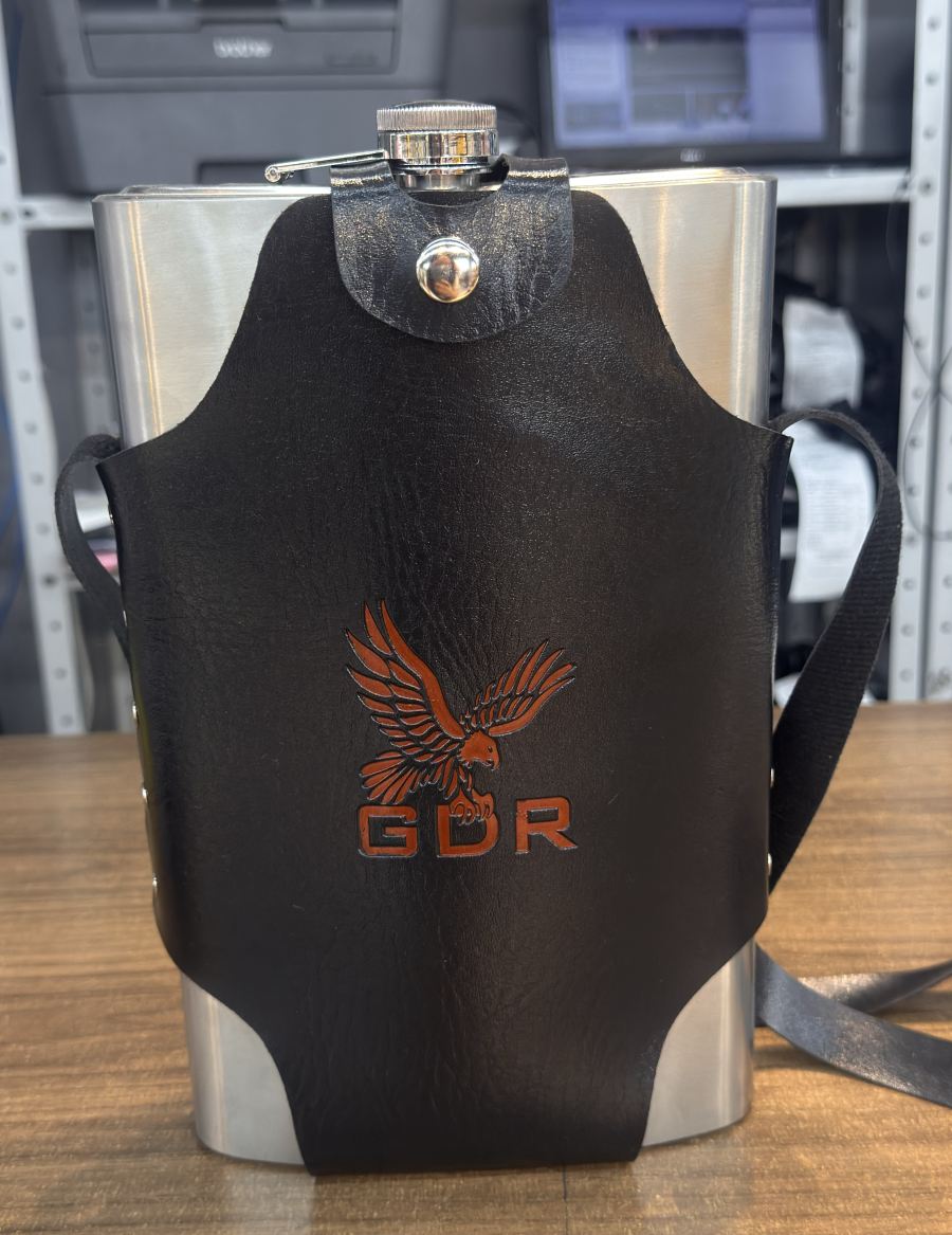 GDR0250 1800ml 不锈钢酒壶，带皮革保护套，GDR品牌，适合户外活动