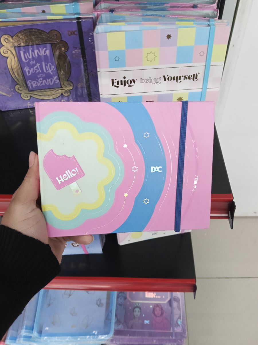 DCC 彩色笔记本，享受自我，适合日常记录，便携设计