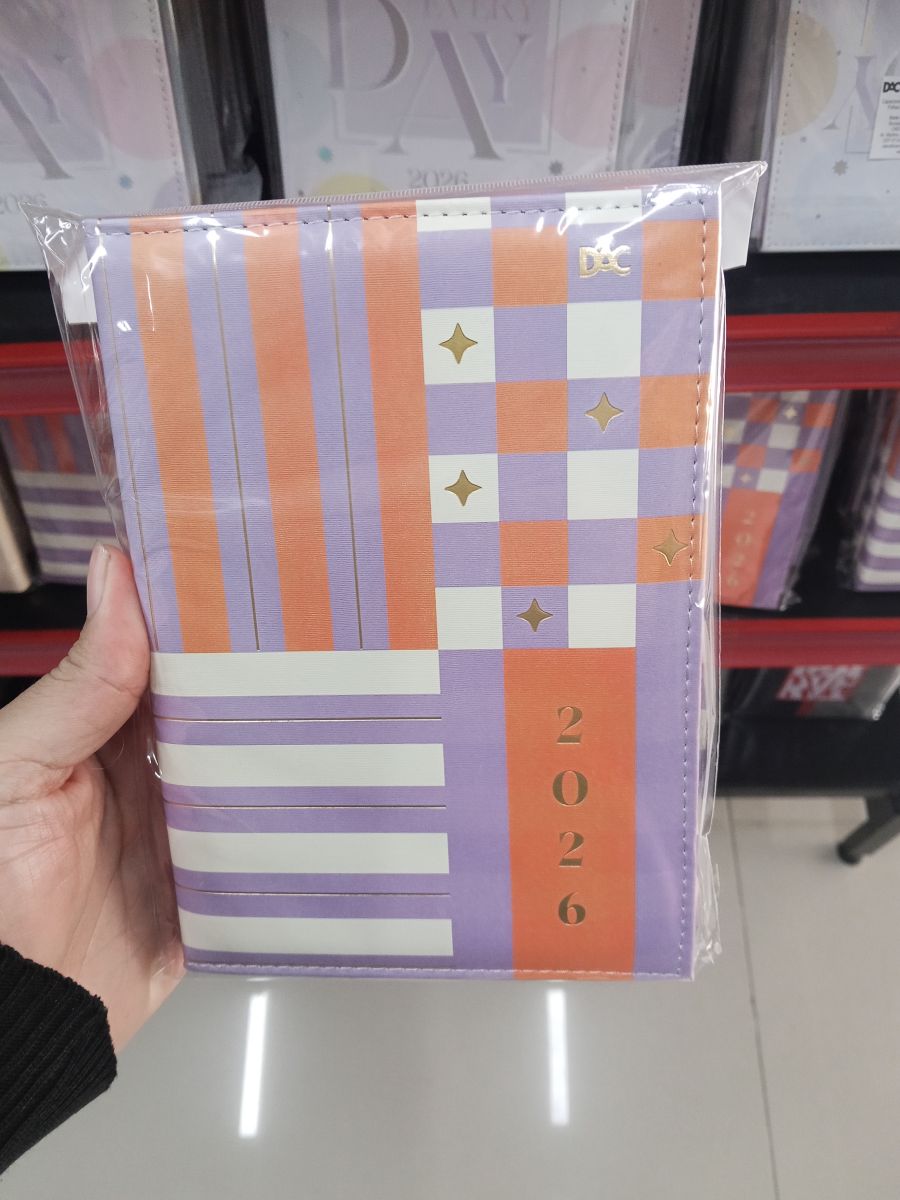 迪士尼小熊维尼2022年日记本，A5尺寸，彩色条纹设计，适合记录生活点滴