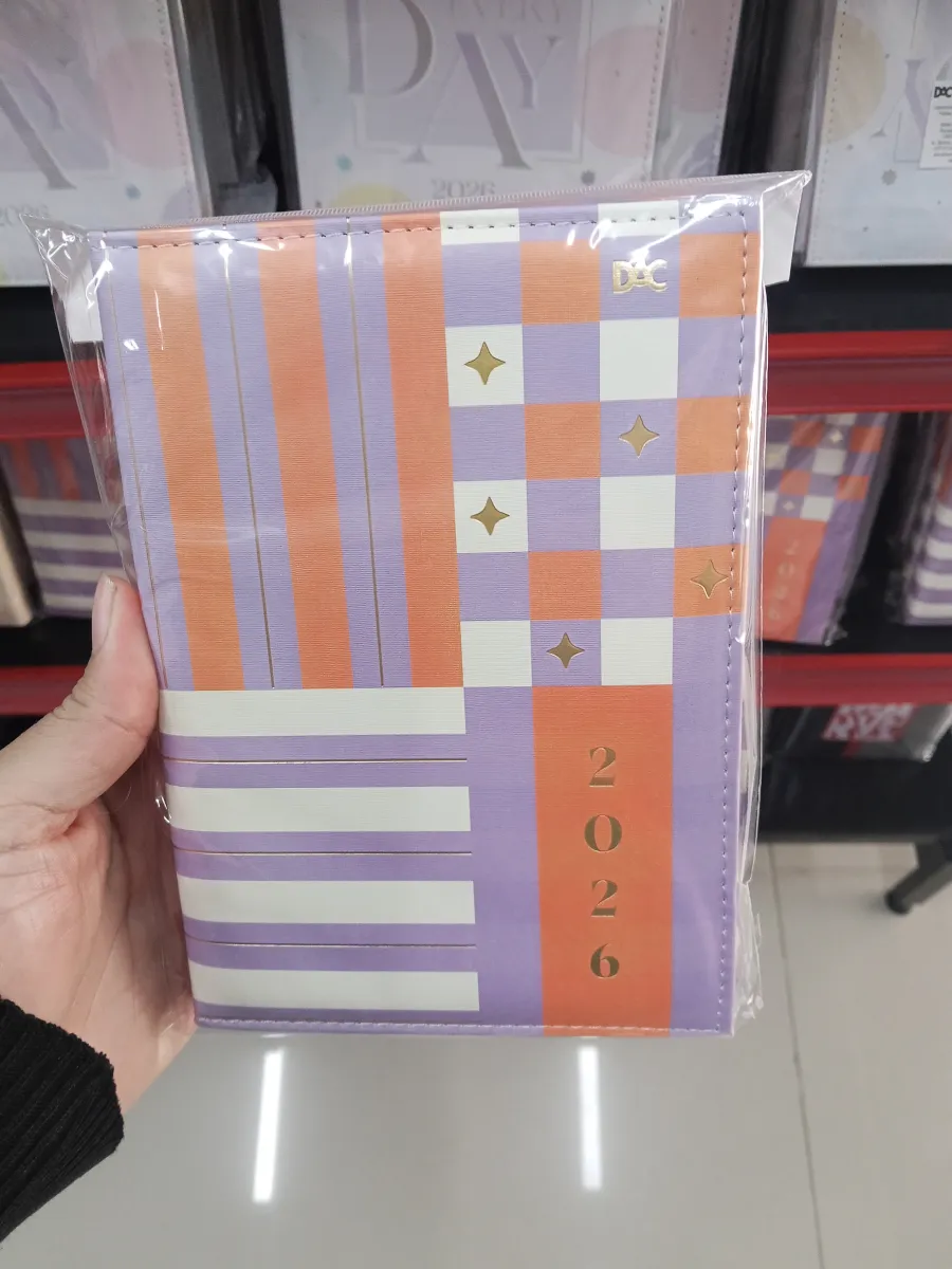 迪士尼小熊维尼2022年日记本，A5尺寸，彩色条纹设计，适合记录生活点滴