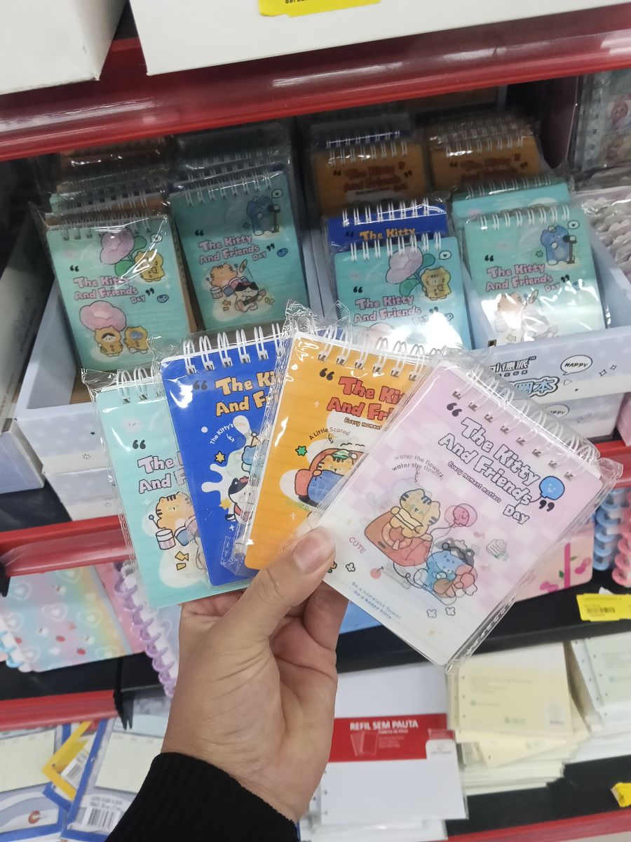 可爱卡通便签纸，四款设计，适合日常记录和留言