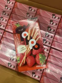 乐天草莓味巧克力饼干棒