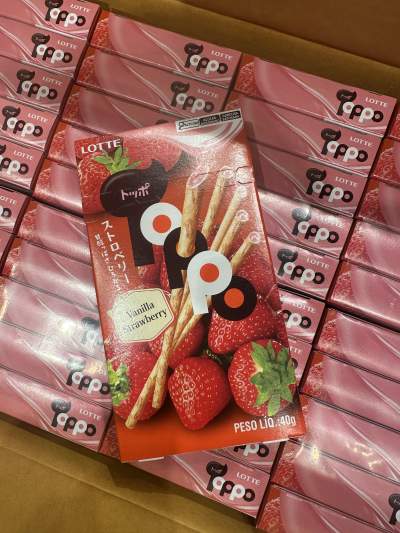 乐天草莓味巧克力饼干棒