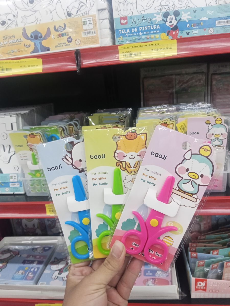 可爱卡通剪刀，baoji品牌，适合学生使用，颜色多样，安全设计