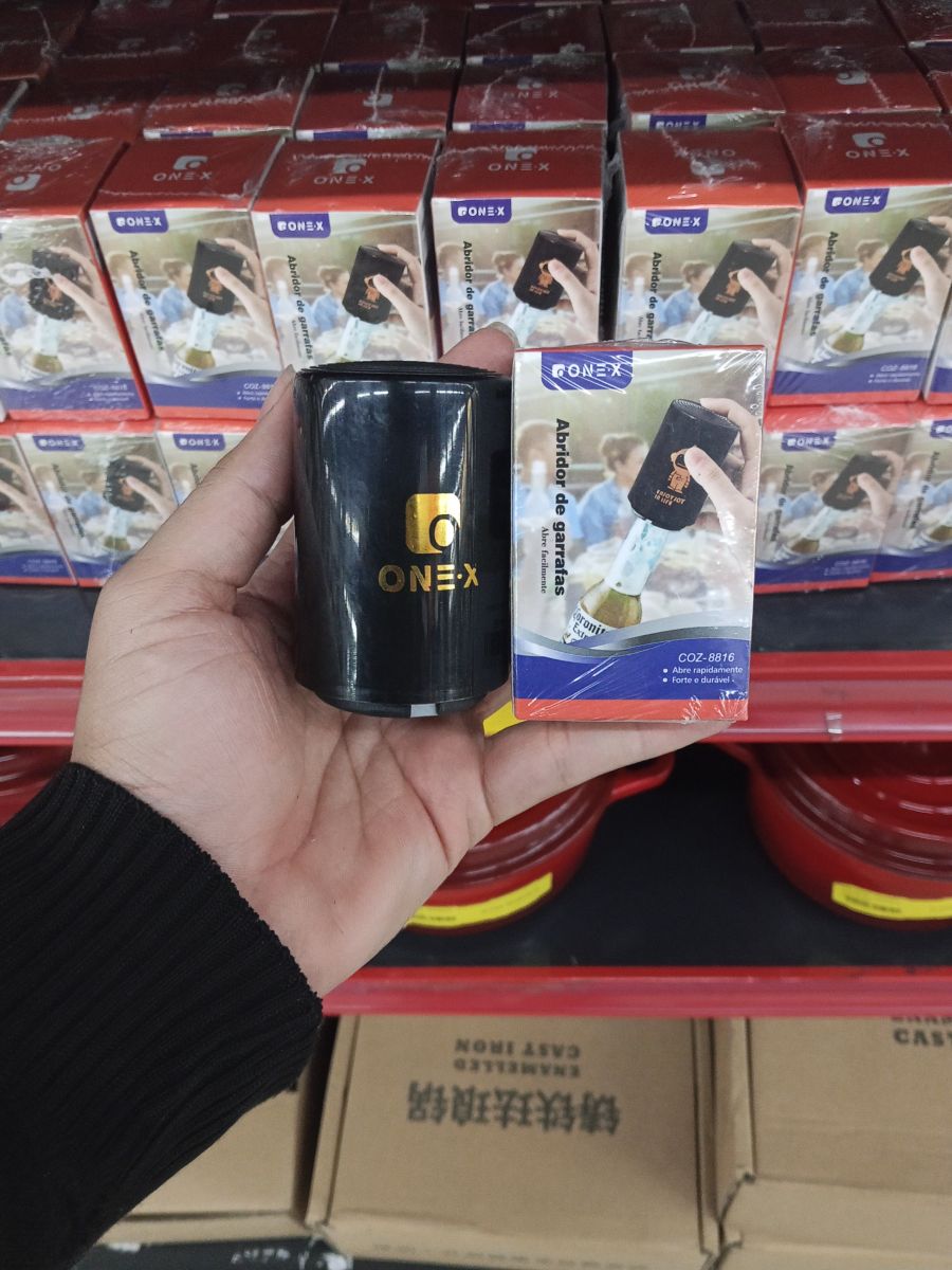 ONEX黑色运动水壶，便携式设计，适合户外活动