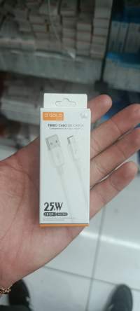 α-GOLD 25W快充充电器，支持多设备同时充电，适用于手机、平板等