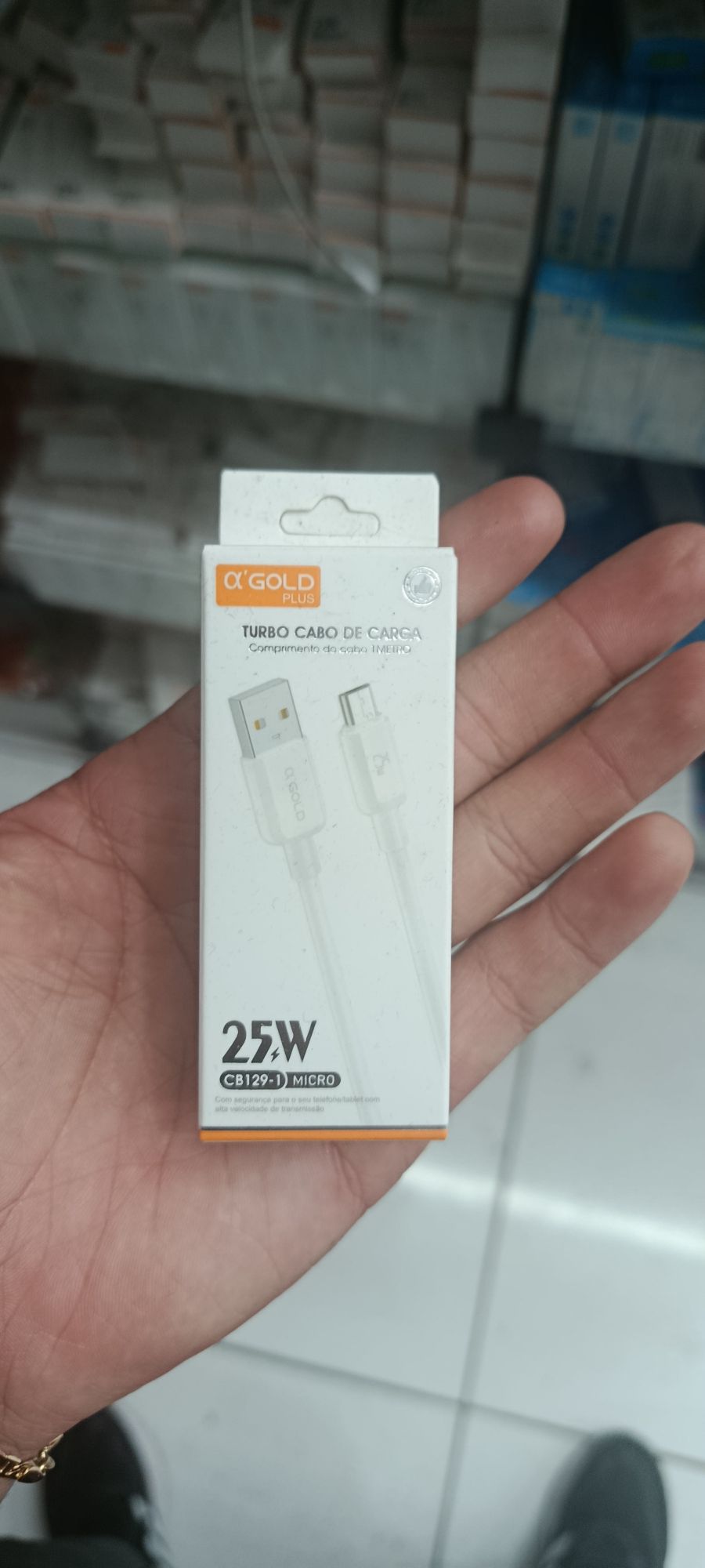 α-GOLD 25W快充充电器，支持多设备同时充电，适用于手机、平板等