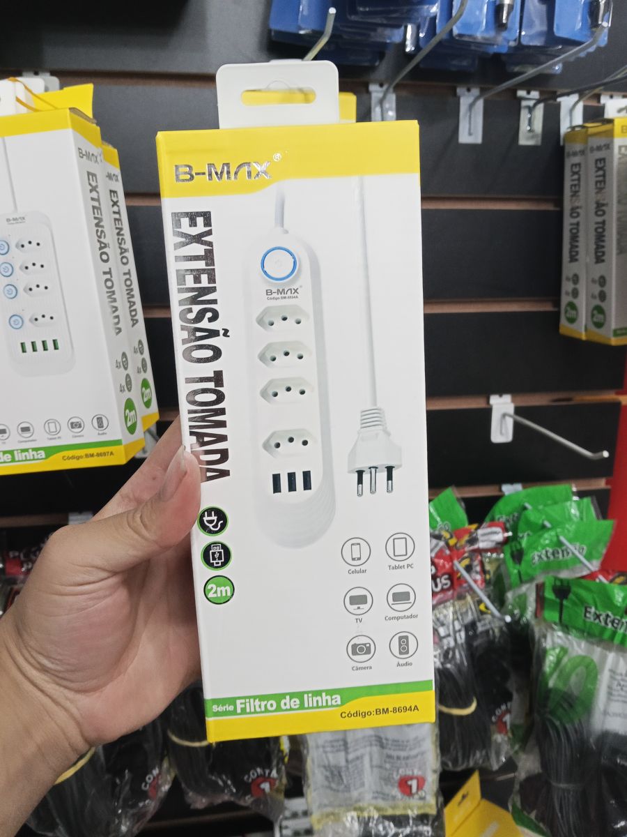 B-MAX BM-869AA 排插，带5个插孔和2个USB接口，额定功率2500W，适用于220V电压