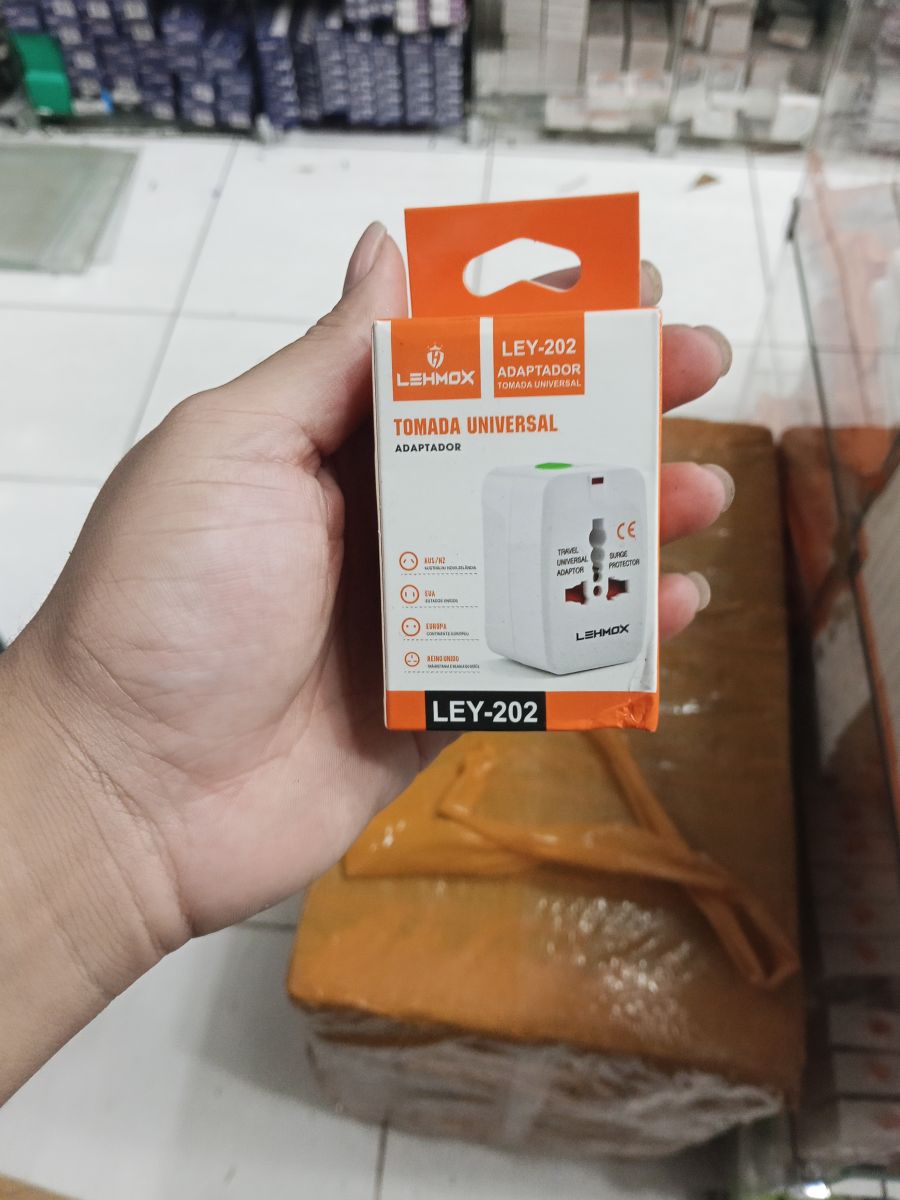 LEHMAX LEY-202 通用插头适配器，适用于多种国家，便携设计