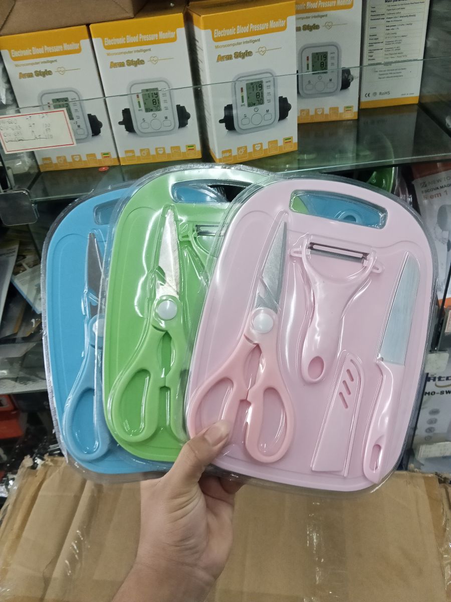 多功能厨房砧板套装，包含剪刀、刀具、刮刀，三色可选