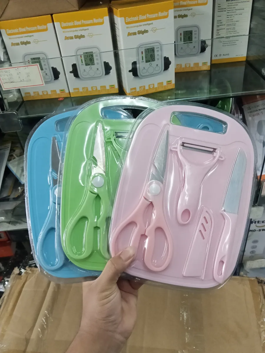 多功能厨房砧板套装，包含剪刀、刀具、刮刀，三色可选