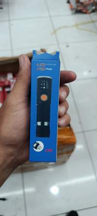 LED手电筒 USB充电，便携式，强光，适合户外