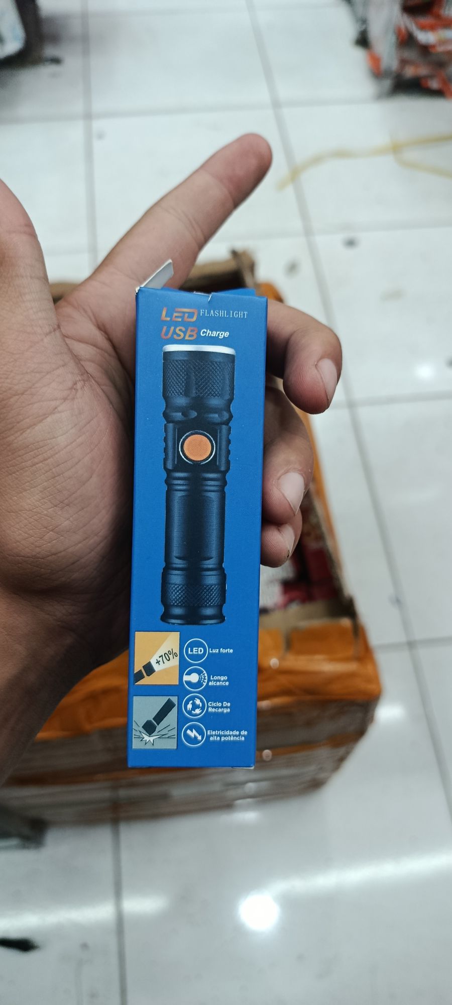 LED手电筒 USB充电，便携式，强光，适合户外
